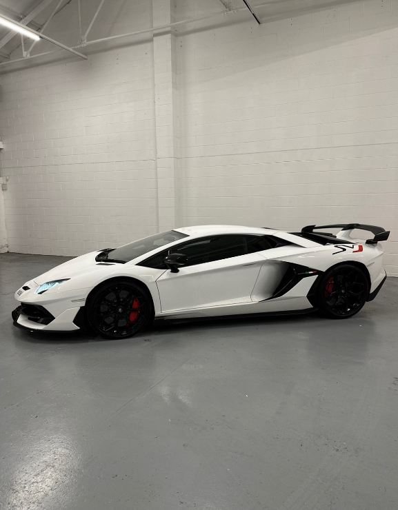 Lamborghini Aventador SVJ - White